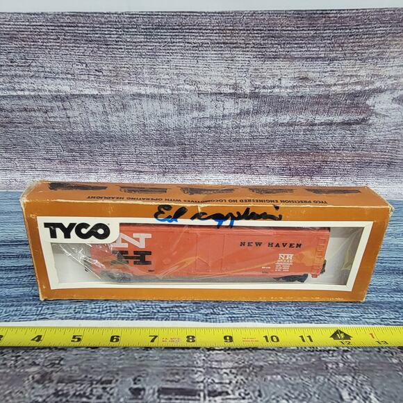 Vintage Tyco New Haven 50ft Foot Plug Door Box Car H.O scale orange/black - Picture 1 of 7
